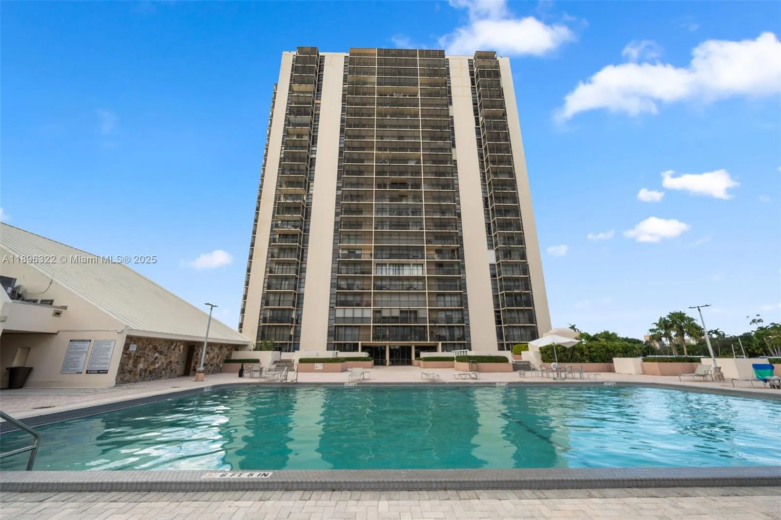 20379 W Country Club Dr, #731