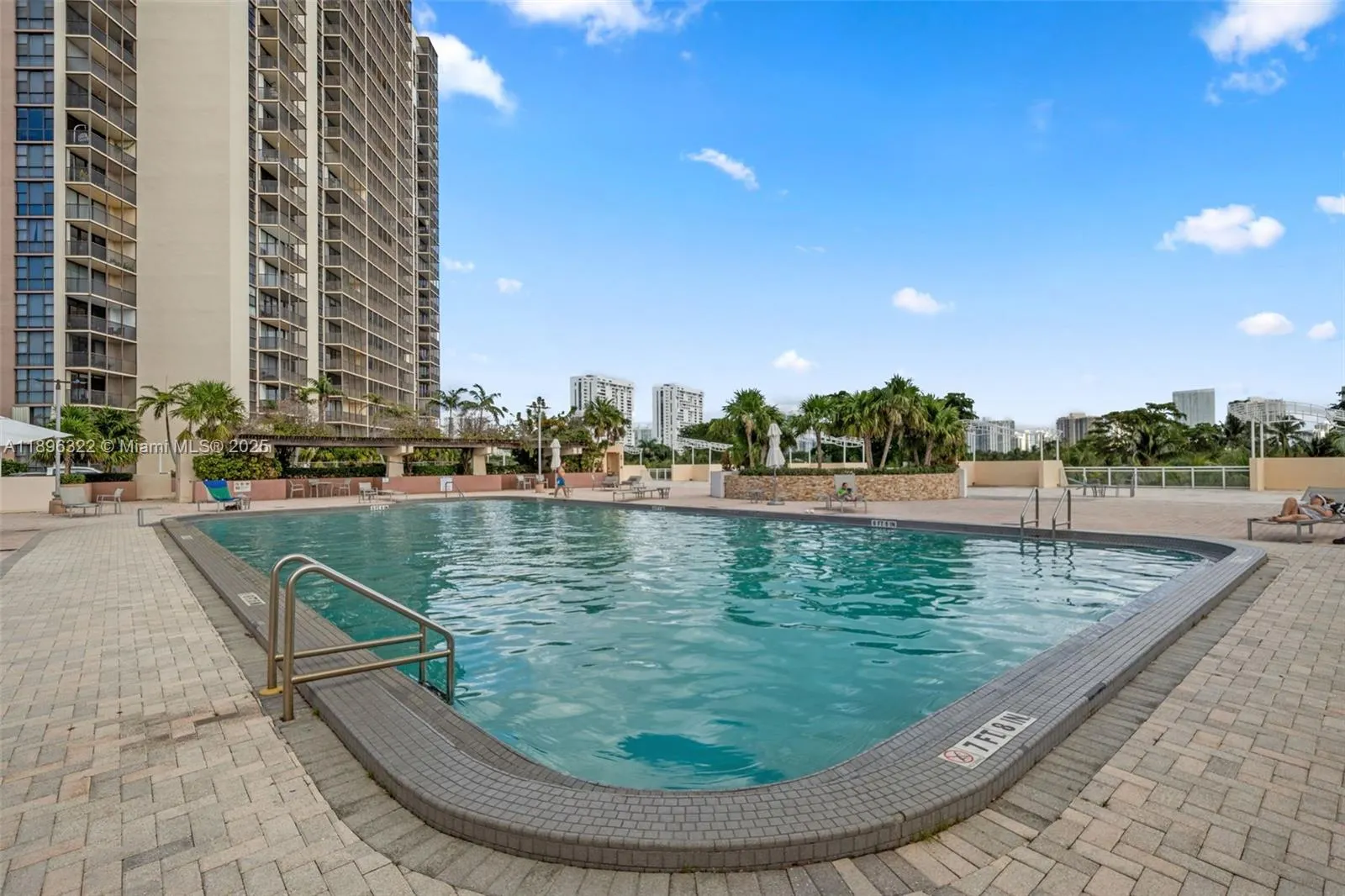 20379 W Country Club Dr, #731
