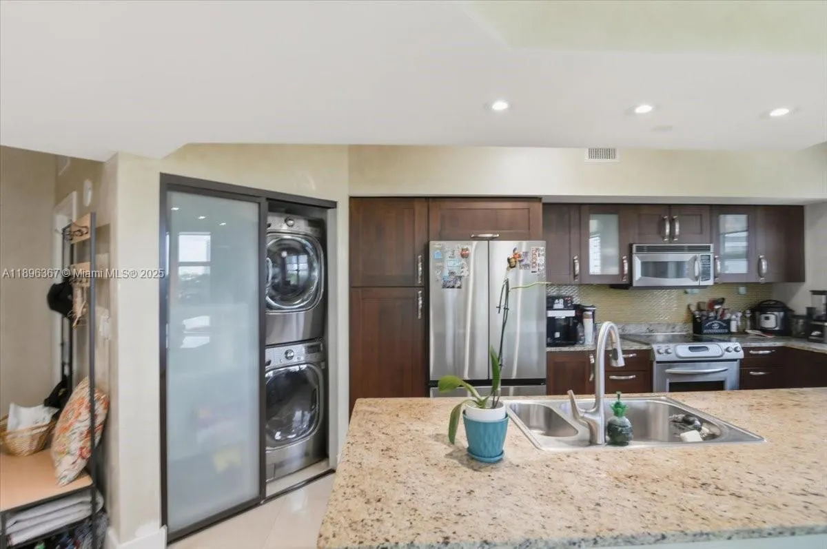 20000 E Country Club Dr, #516