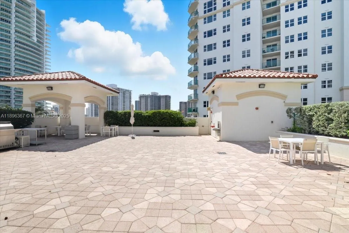 20000 E Country Club Dr, #516