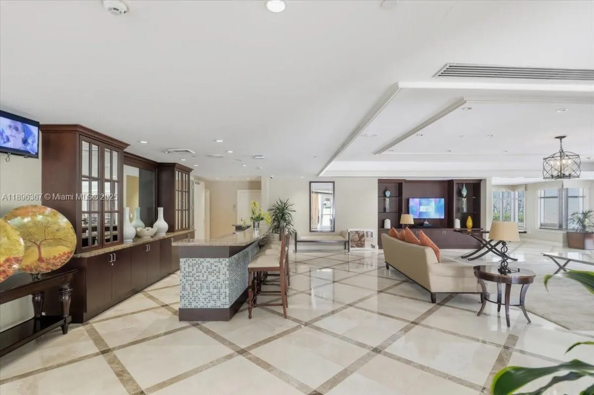 20000 E Country Club Dr, #516