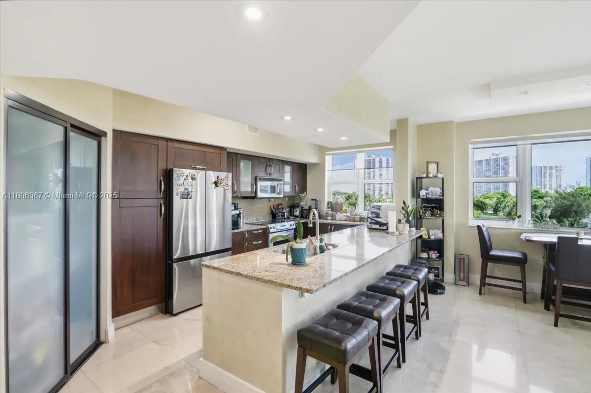 20000 E Country Club Dr, #516