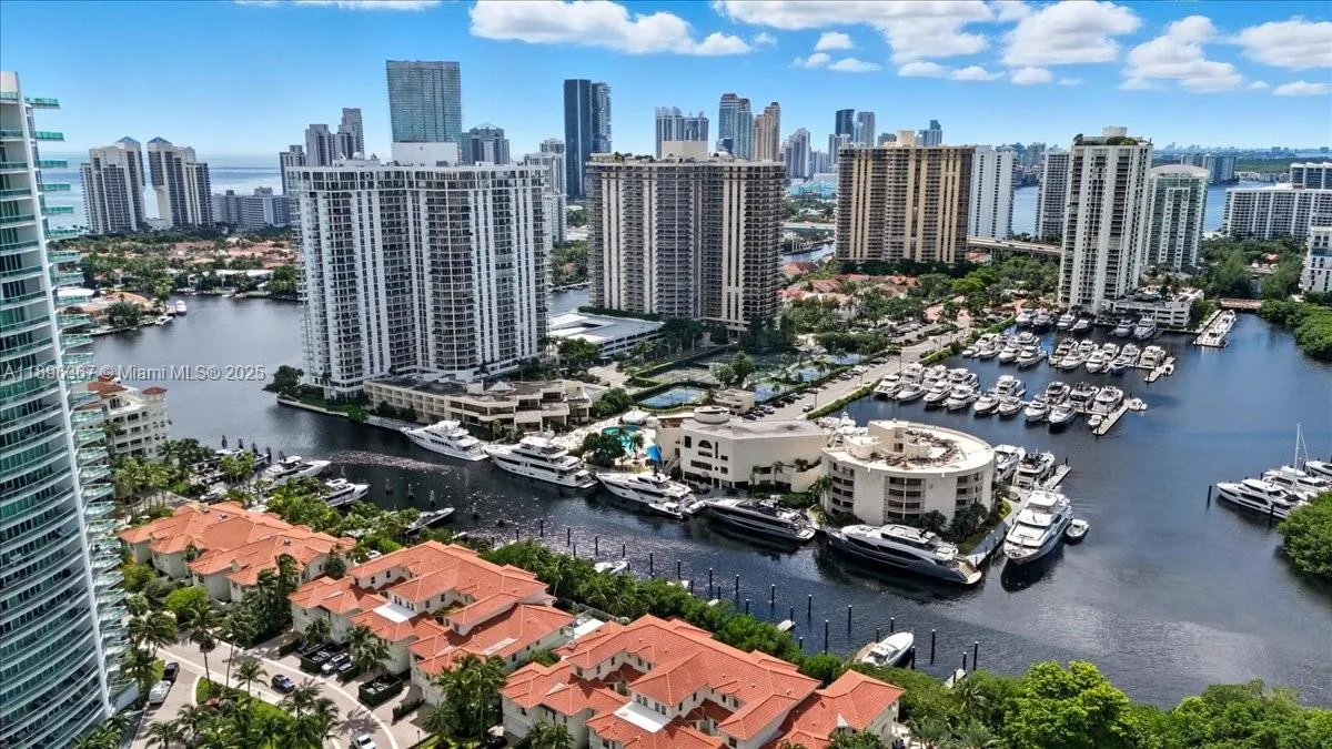 20000 E Country Club Dr, #516