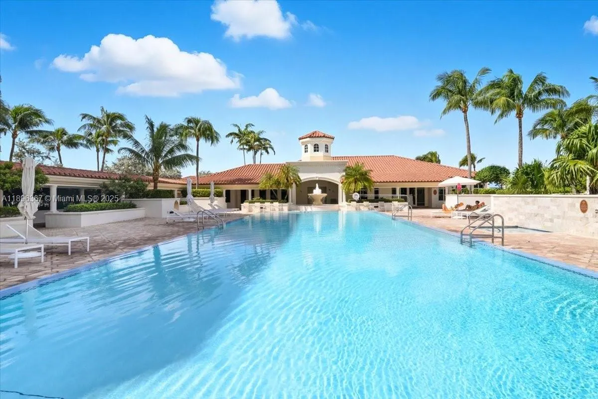 20000 E Country Club Dr, #516