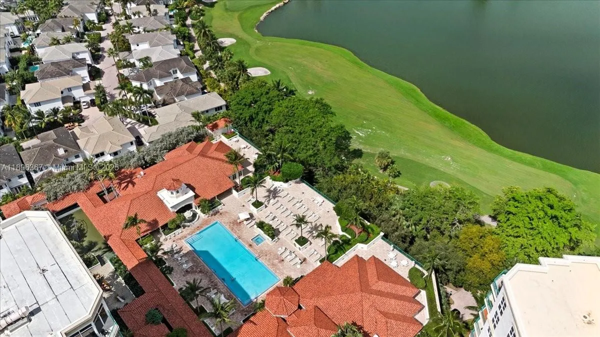 20000 E Country Club Dr, #516