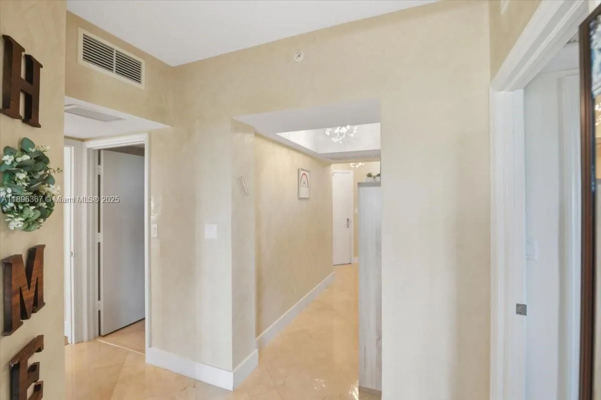 20000 E Country Club Dr, #516