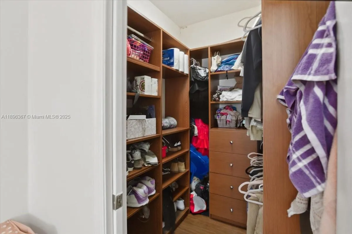 20000 E Country Club Dr, #516