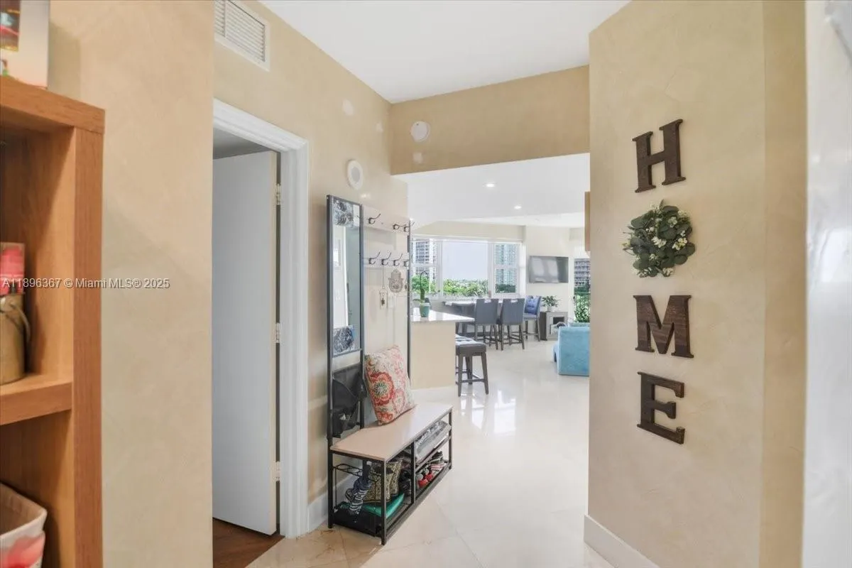 20000 E Country Club Dr, #516