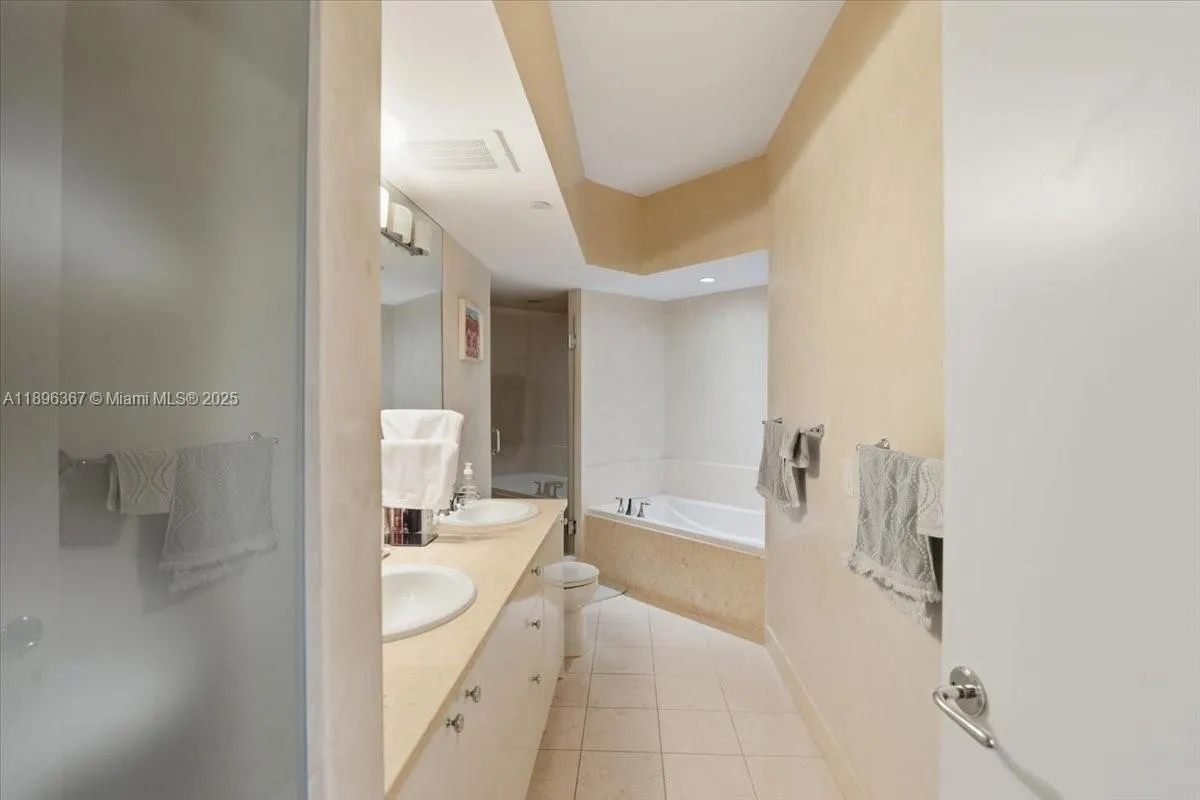 20000 E Country Club Dr, #516