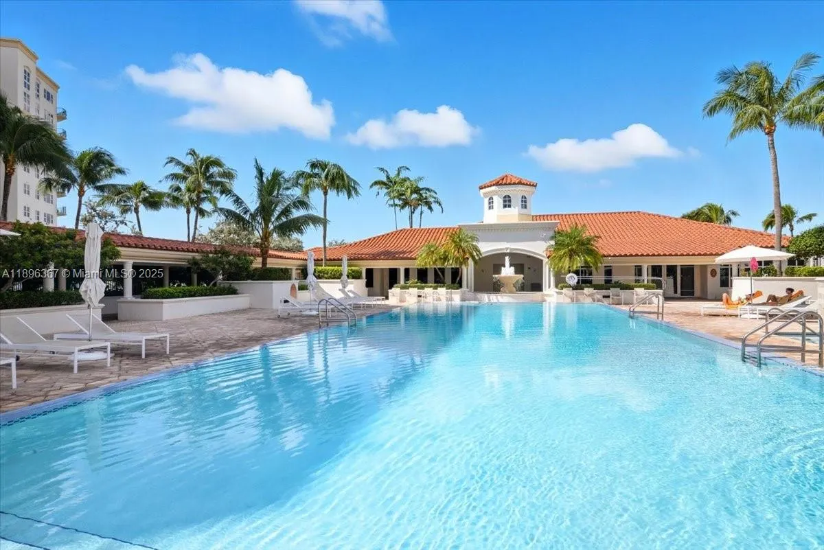 20000 E Country Club Dr, #516