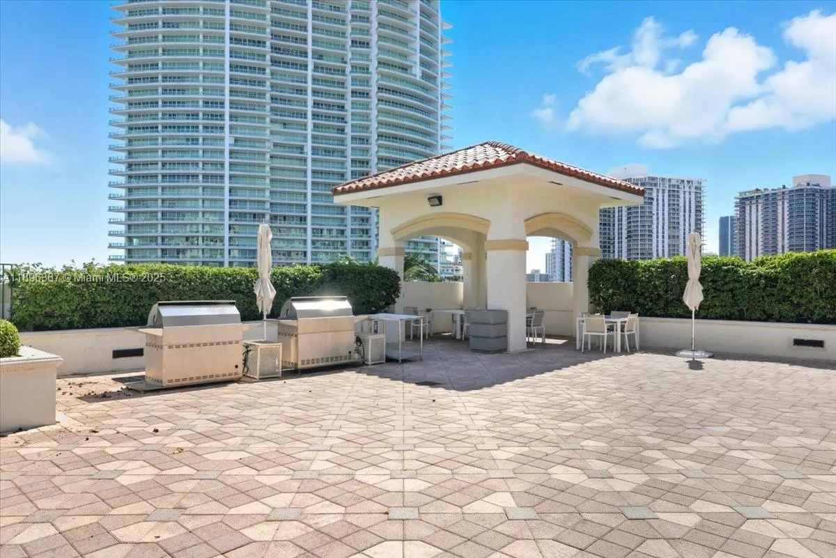 20000 E Country Club Dr, #516