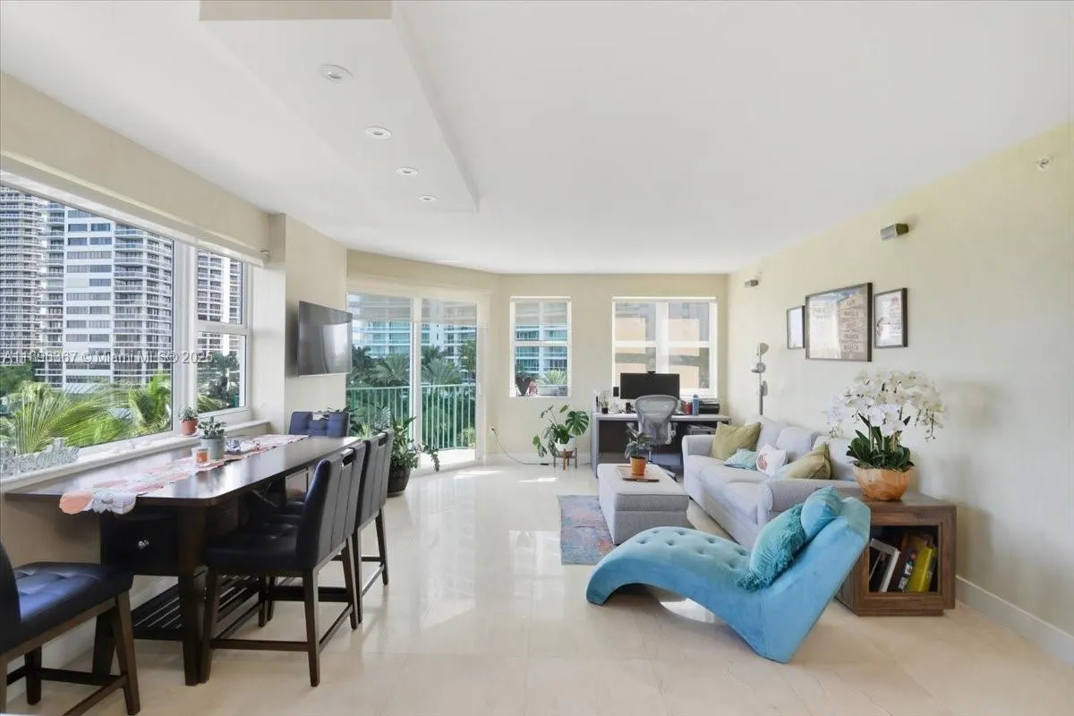 20000 E Country Club Dr, #516
