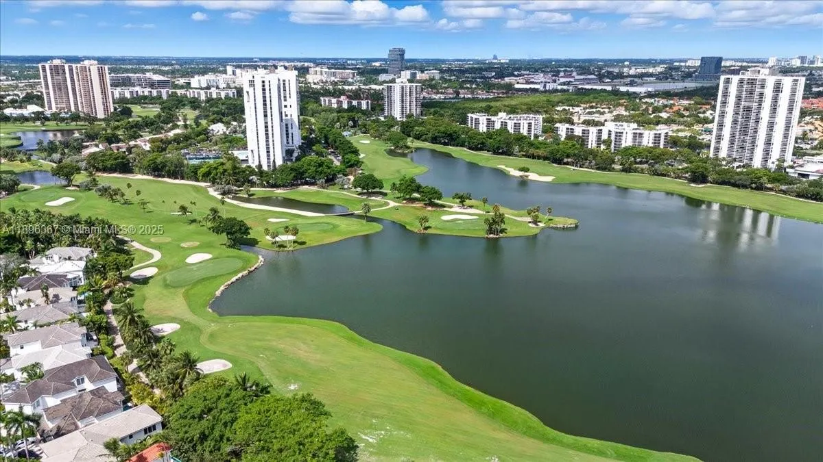 20000 E Country Club Dr, #516