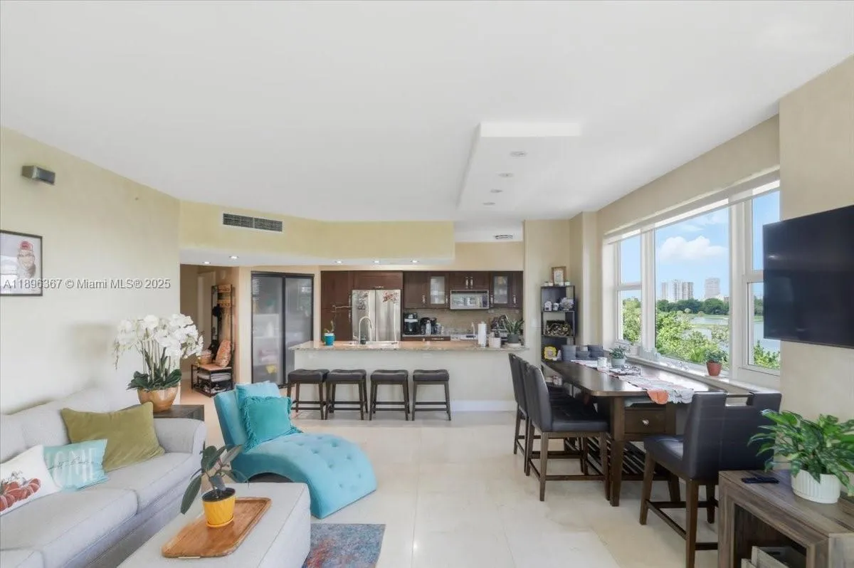 20000 E Country Club Dr, #516