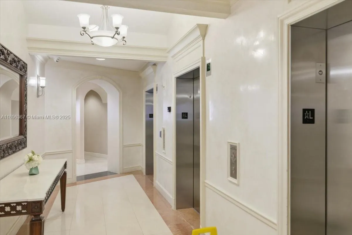 20000 E Country Club Dr, #516