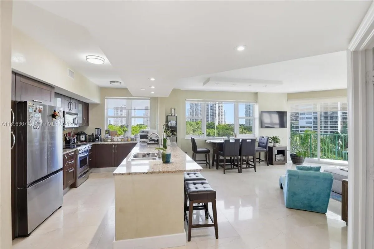 20000 E Country Club Dr, #516