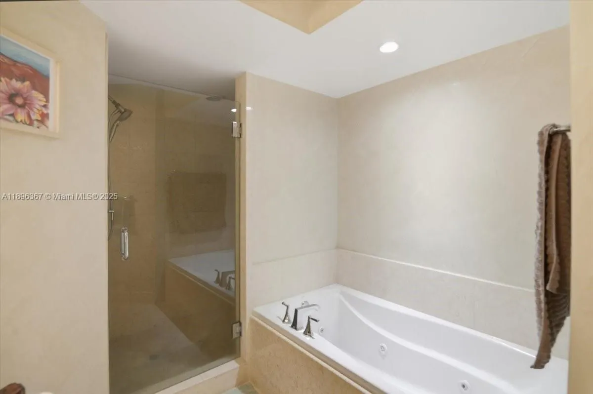 20000 E Country Club Dr, #516