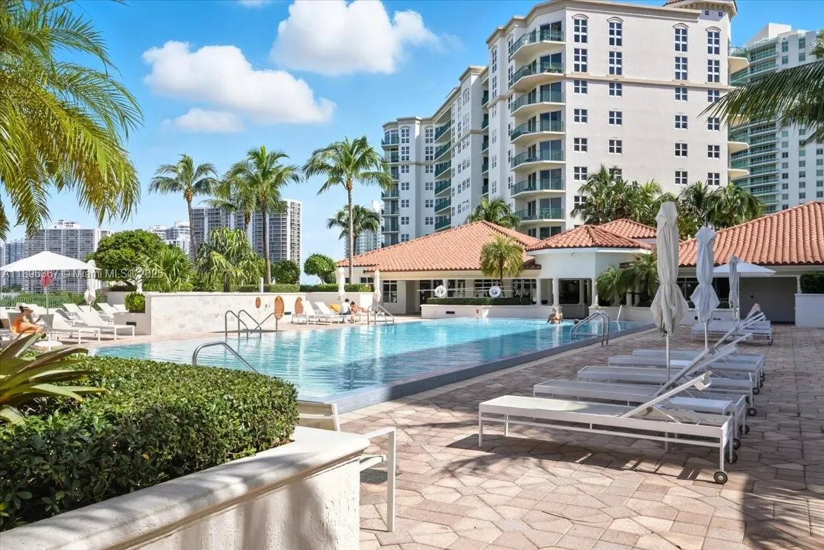 20000 E Country Club Dr, #516