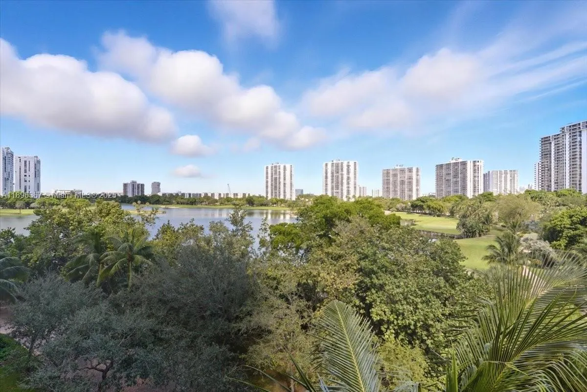 20000 E Country Club Dr, #516