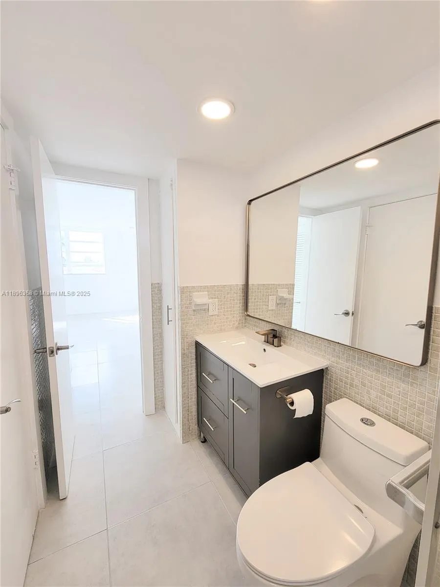 3010 Marcos Dr, #R110