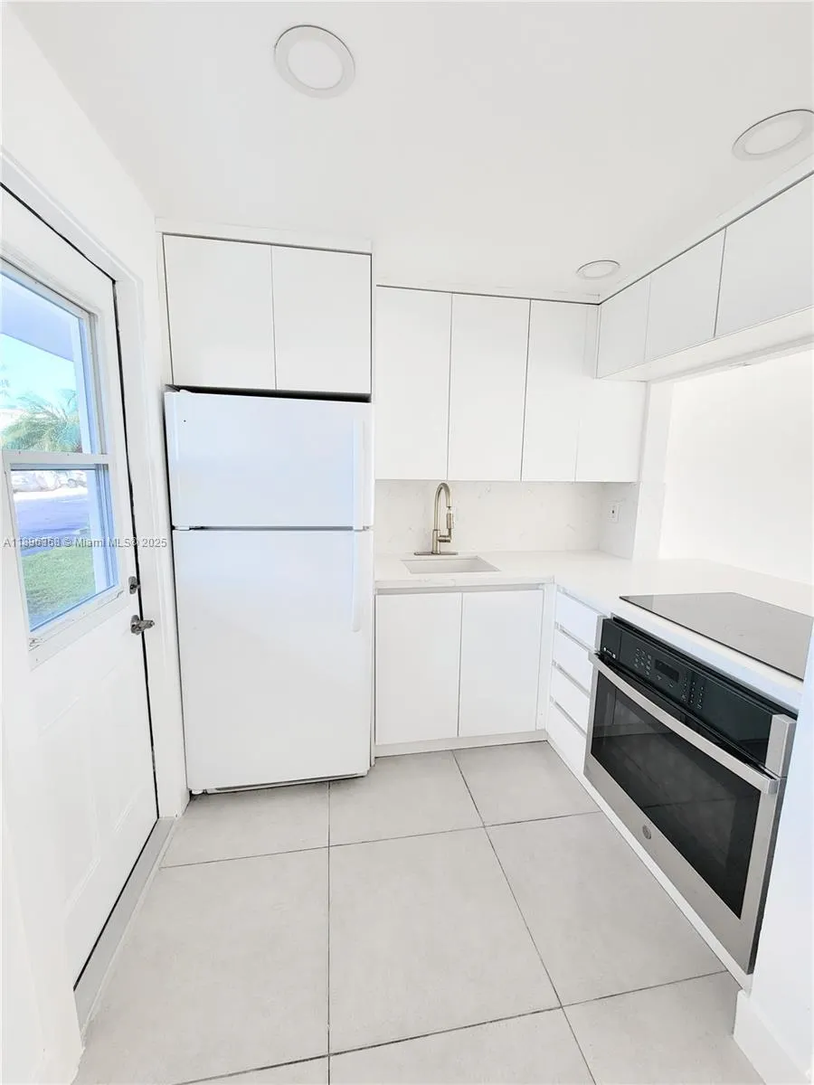 3010 Marcos Dr, #R110