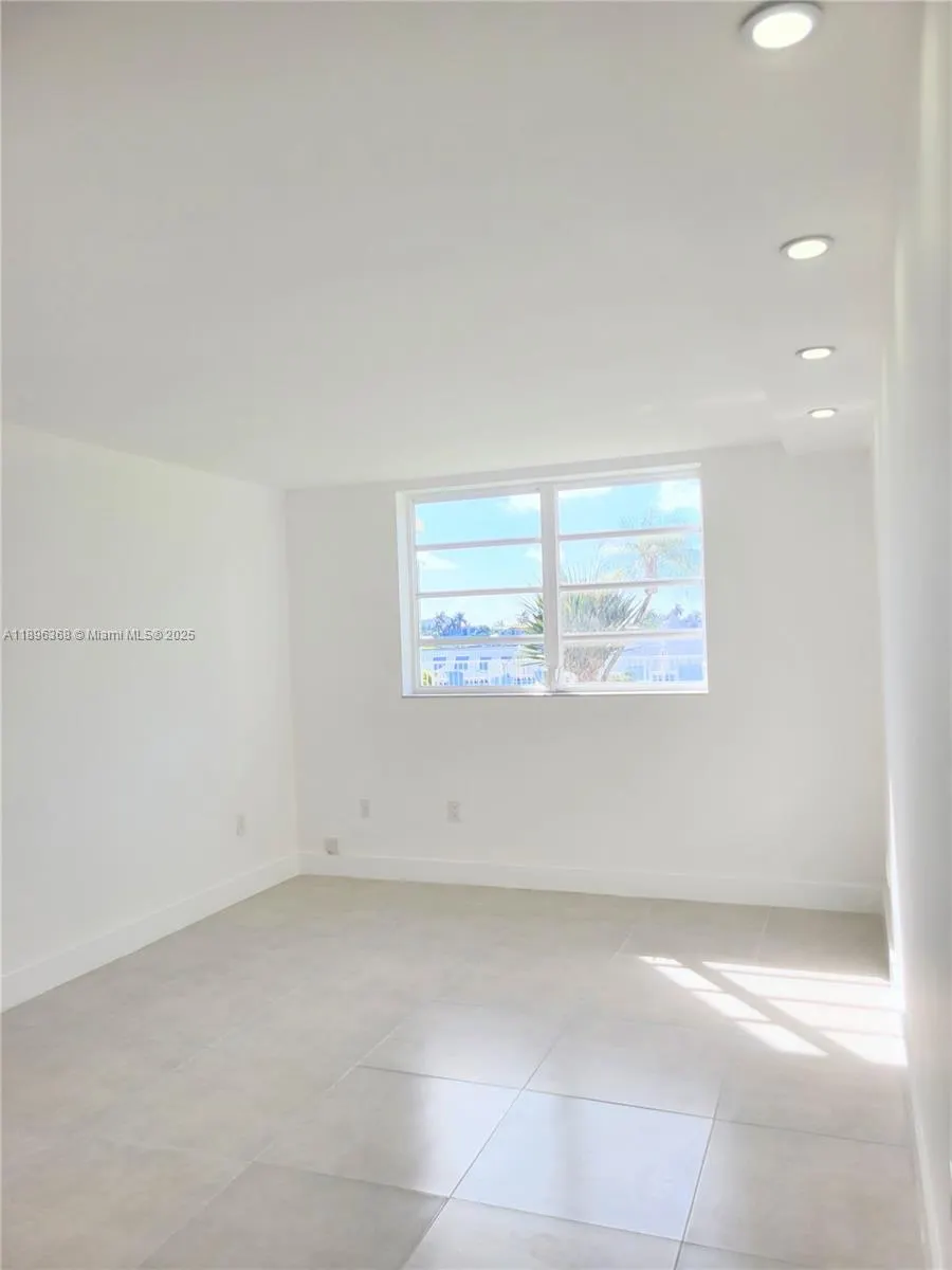 3010 Marcos Dr, #R110