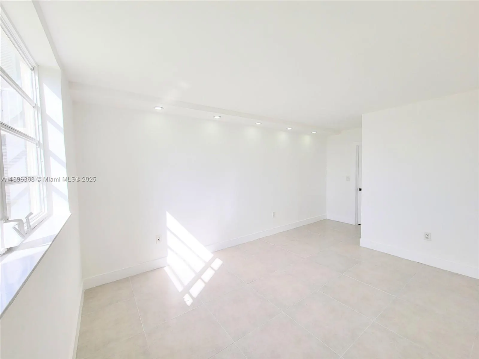 3010 Marcos Dr, #R110