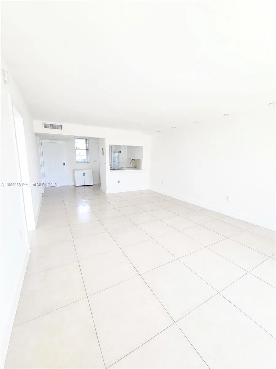 3010 Marcos Dr, #R110