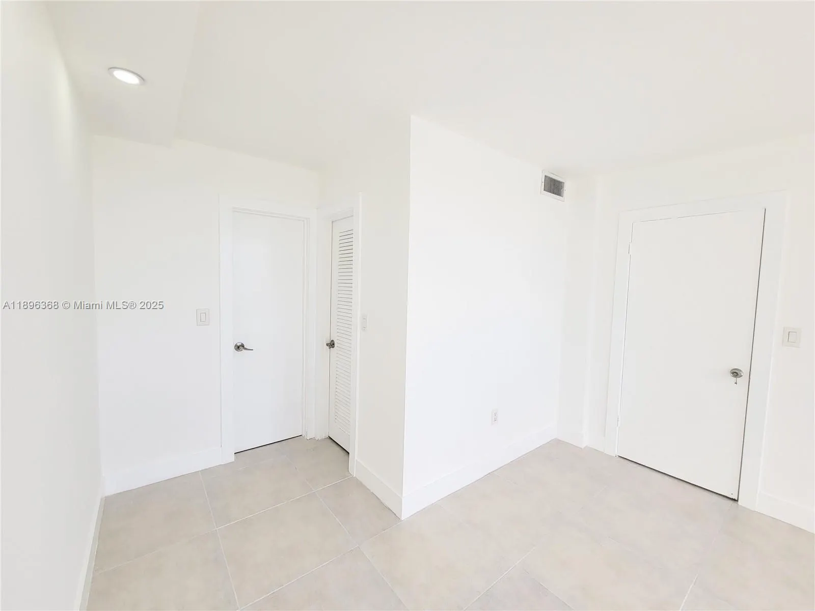 3010 Marcos Dr, #R110