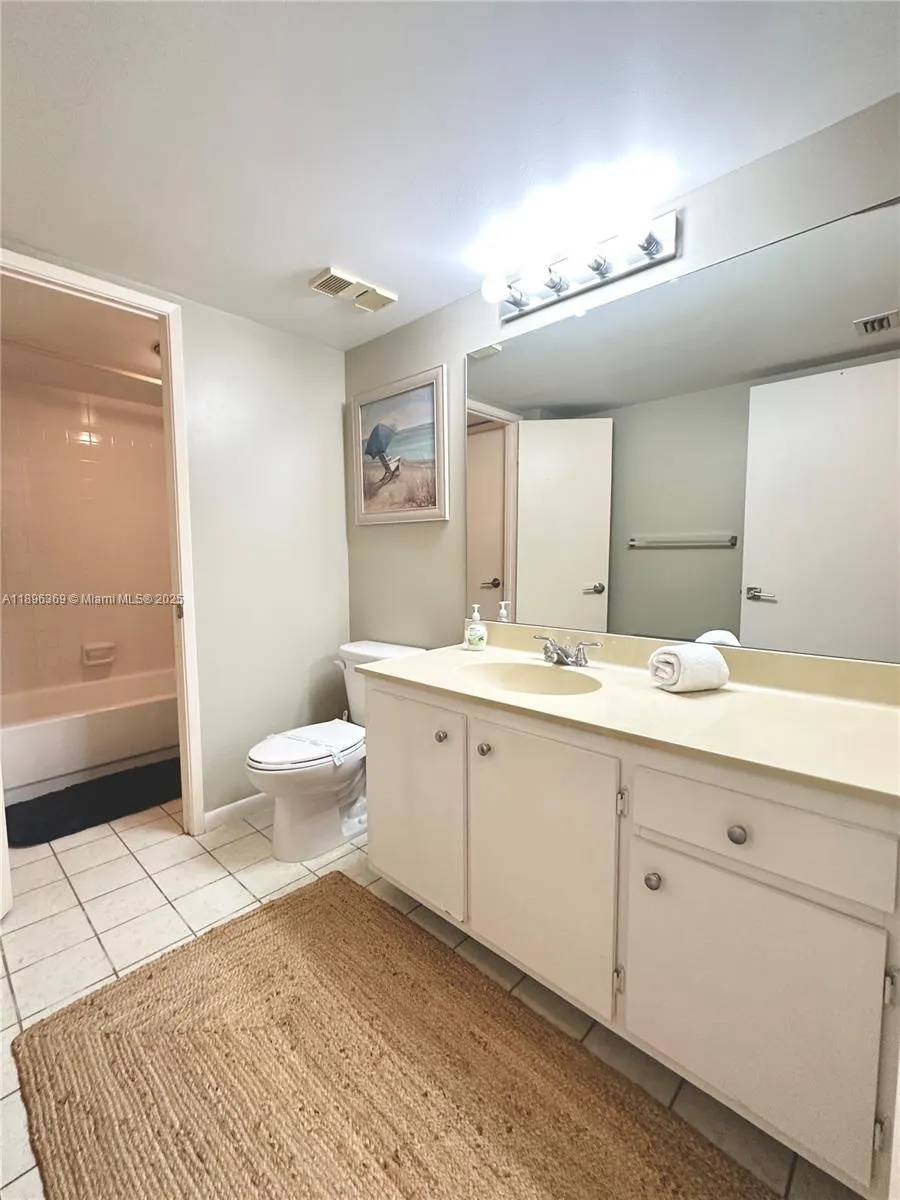 353 S Us Highway 1, #E103