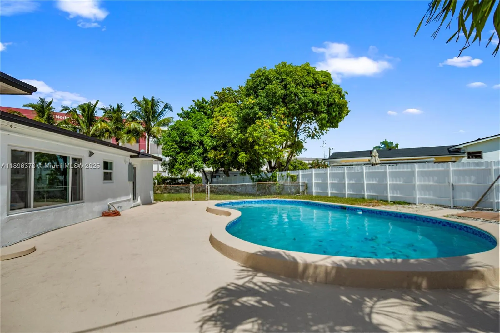 1140 NW 193rd St