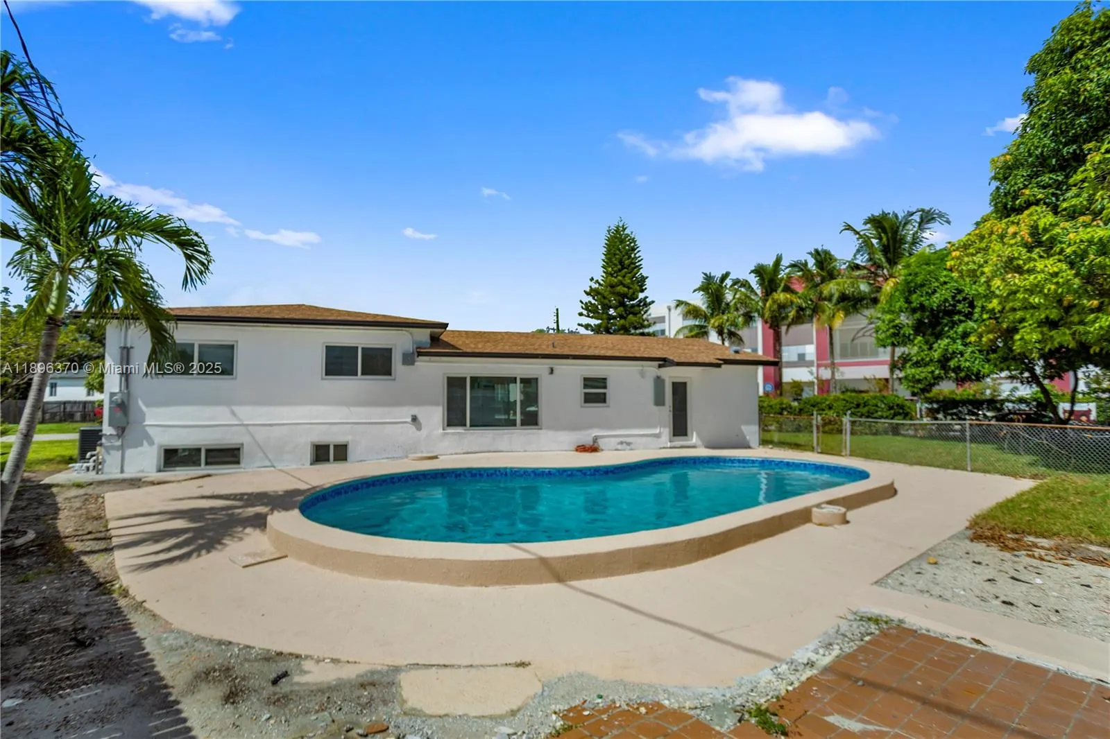 1140 NW 193rd St