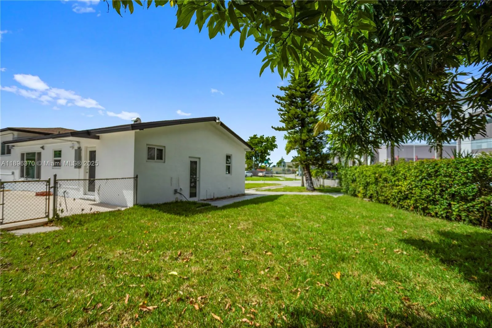 1140 NW 193rd St