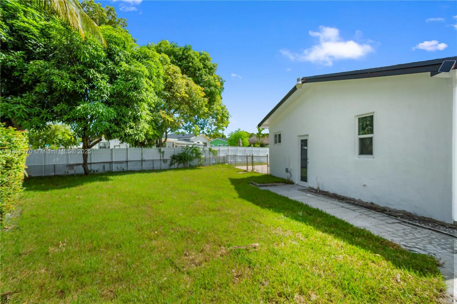 1140 NW 193rd St