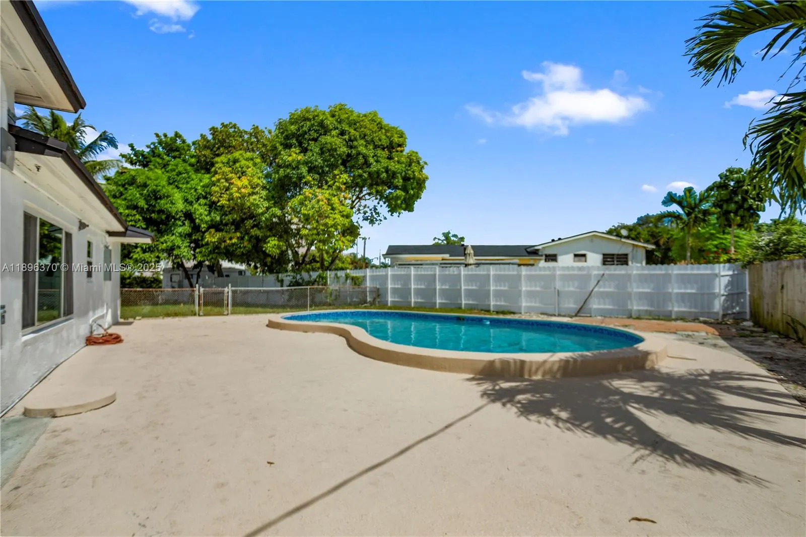 1140 NW 193rd St
