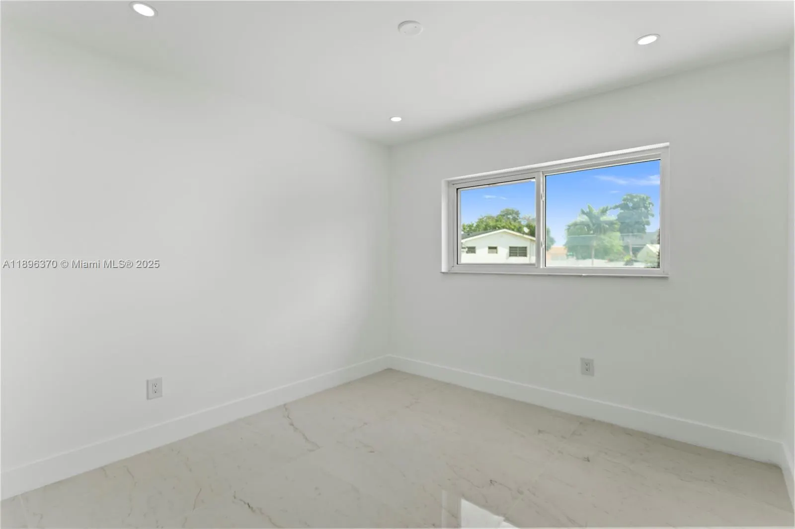 1140 NW 193rd St