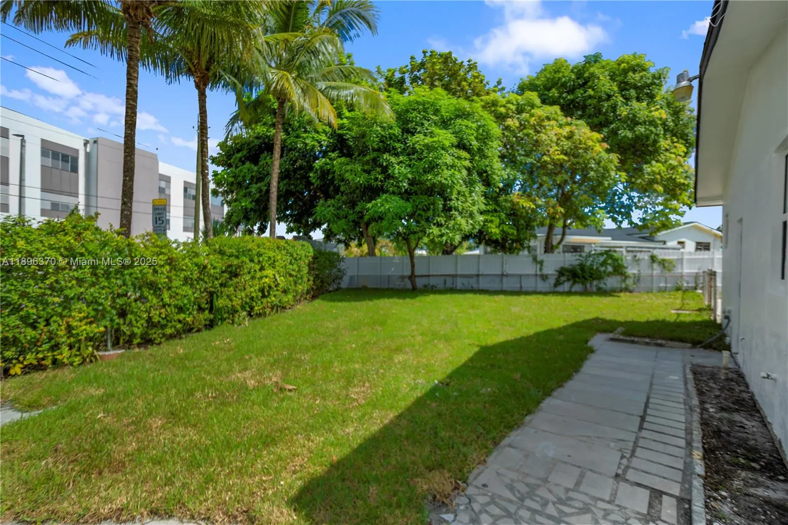 1140 NW 193rd St