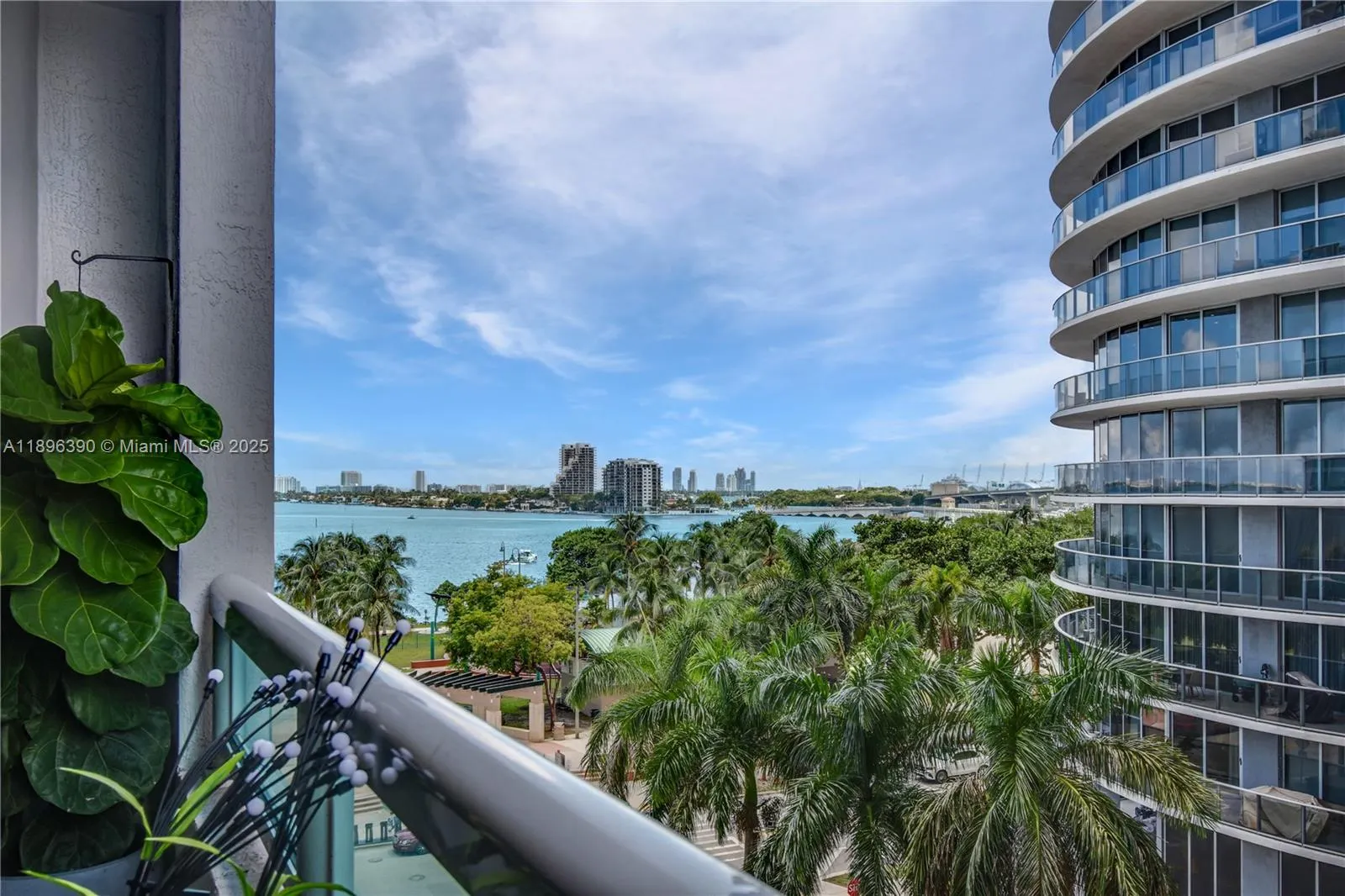 1800 N Bayshore Dr, #512