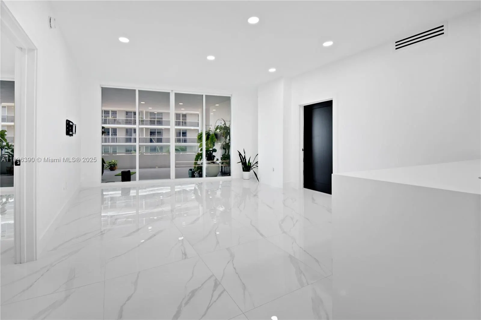 1800 N Bayshore Dr, #512