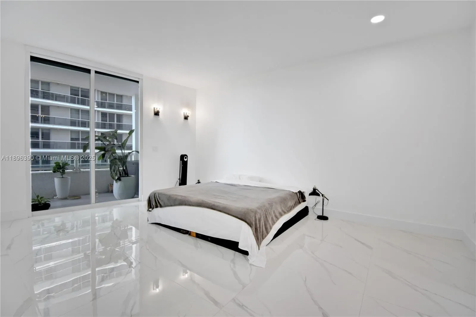 1800 N Bayshore Dr, #512
