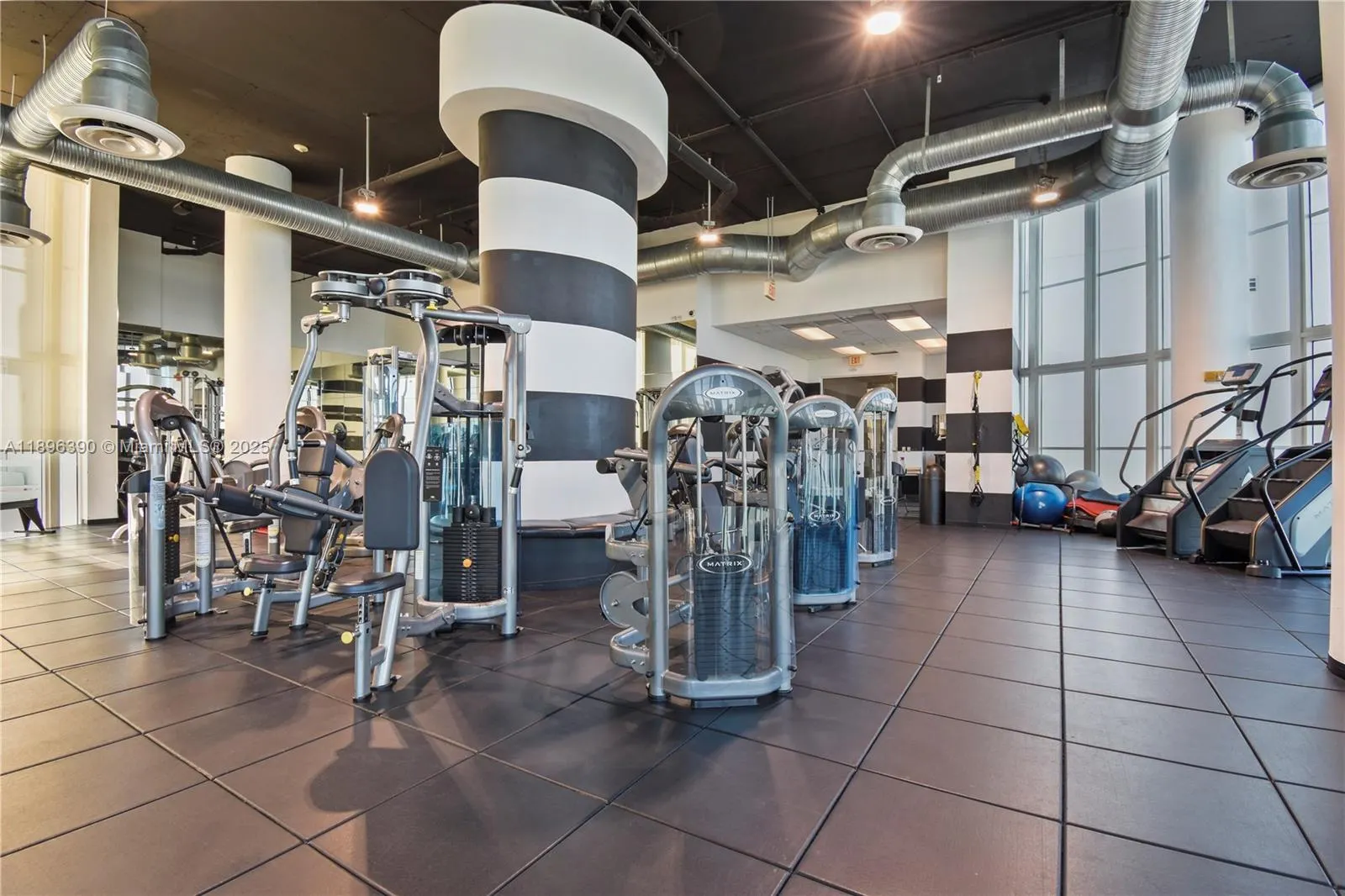 1800 N Bayshore Dr, #512