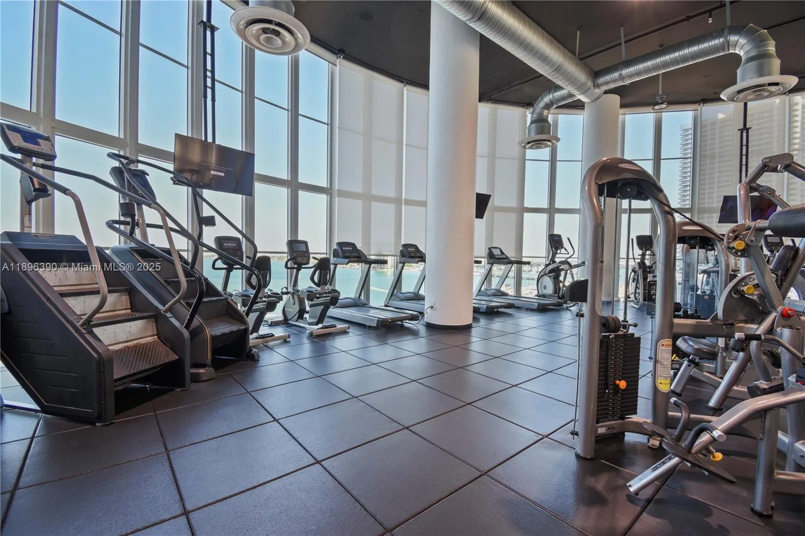 1800 N Bayshore Dr, #512