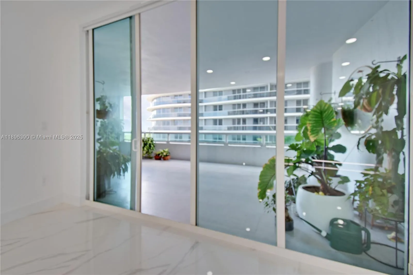 1800 N Bayshore Dr, #512