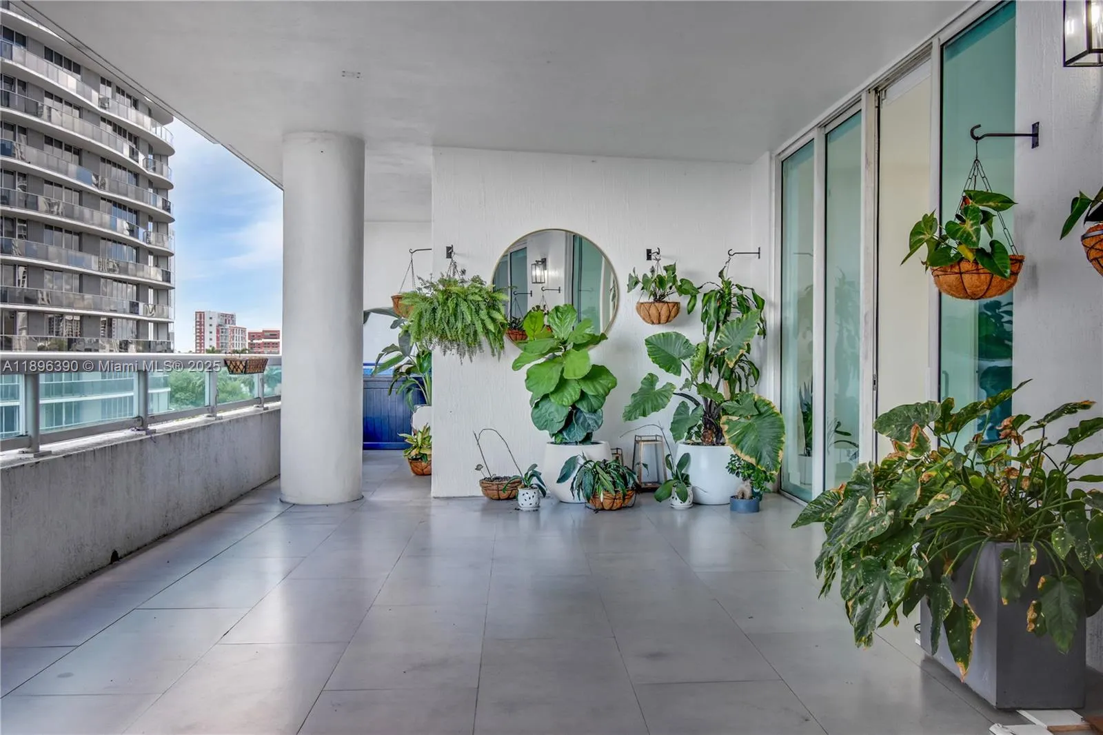 1800 N Bayshore Dr, #512