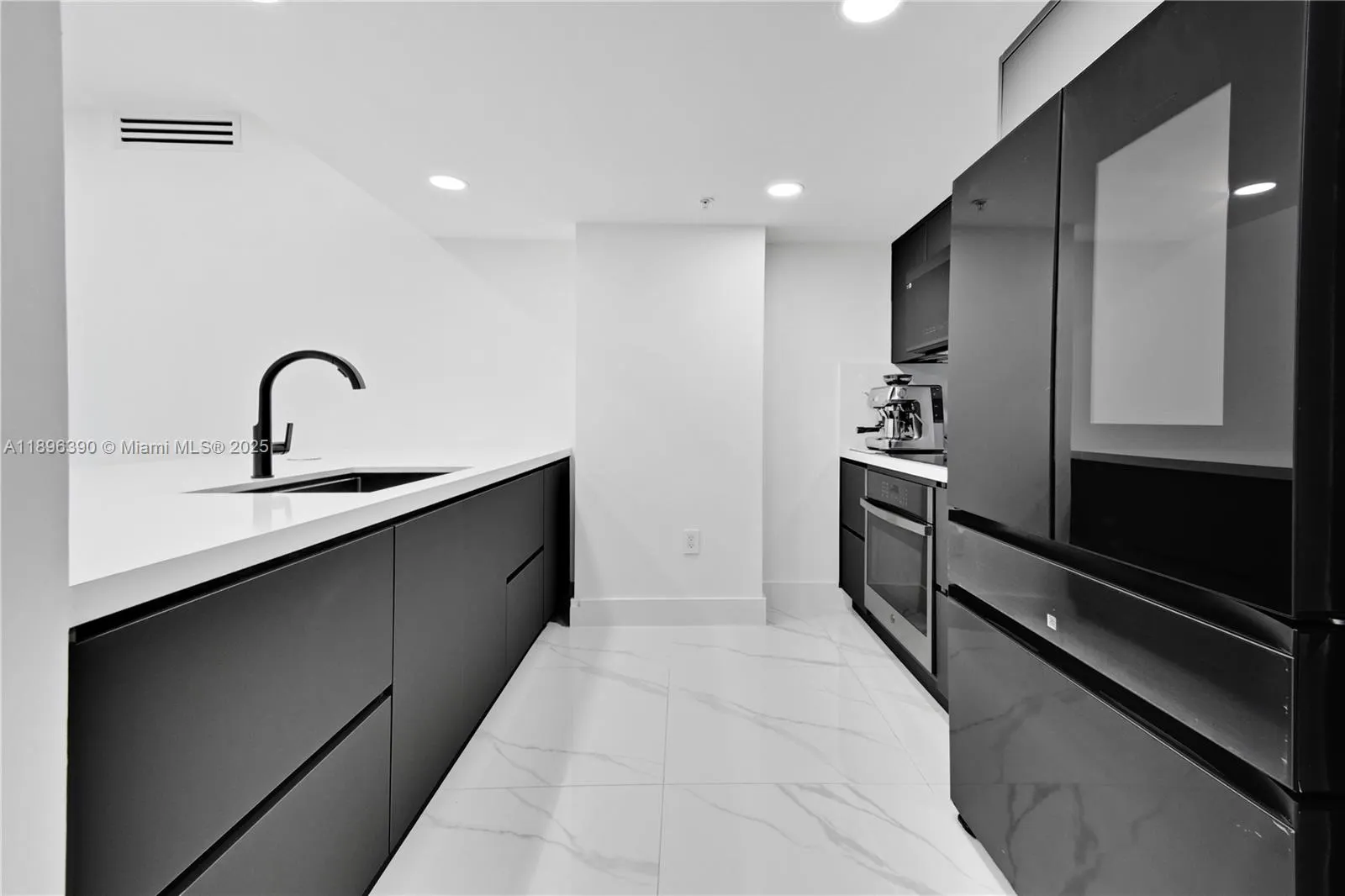 1800 N Bayshore Dr, #512