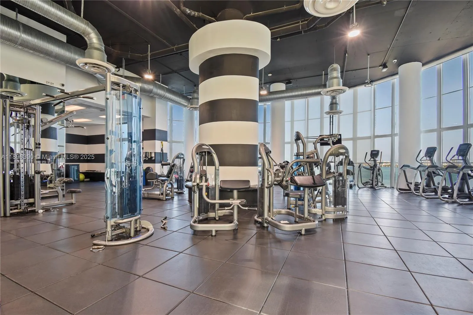 1800 N Bayshore Dr, #512