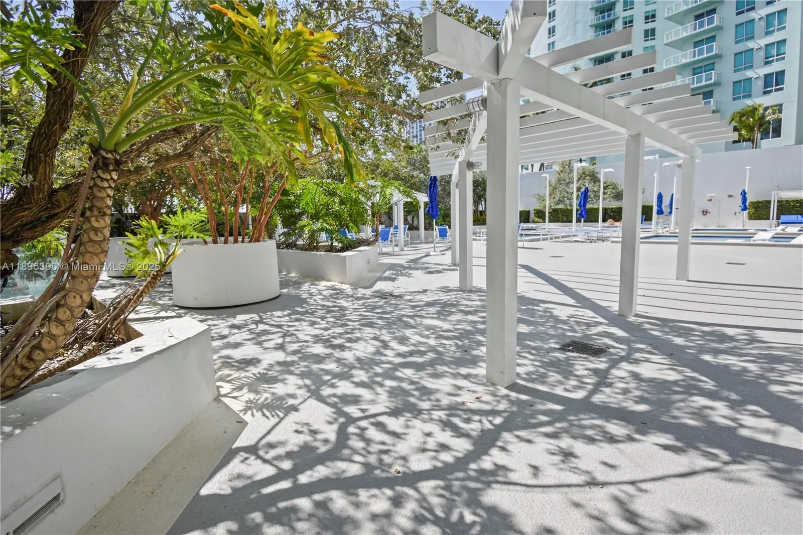 1800 N Bayshore Dr, #512