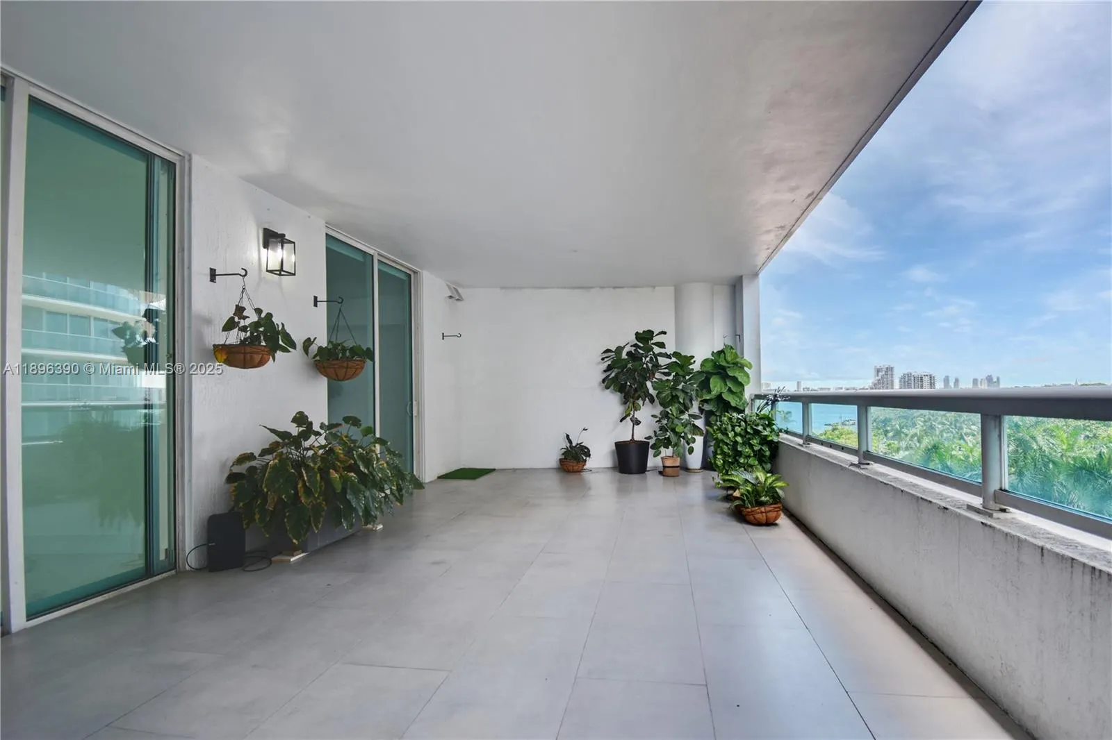 1800 N Bayshore Dr, #512
