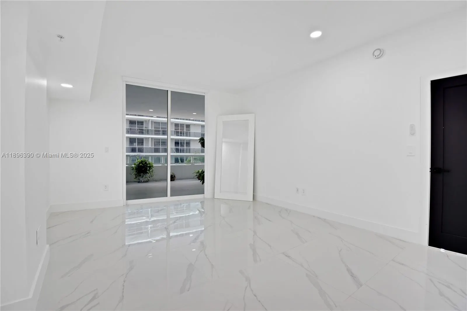 1800 N Bayshore Dr, #512