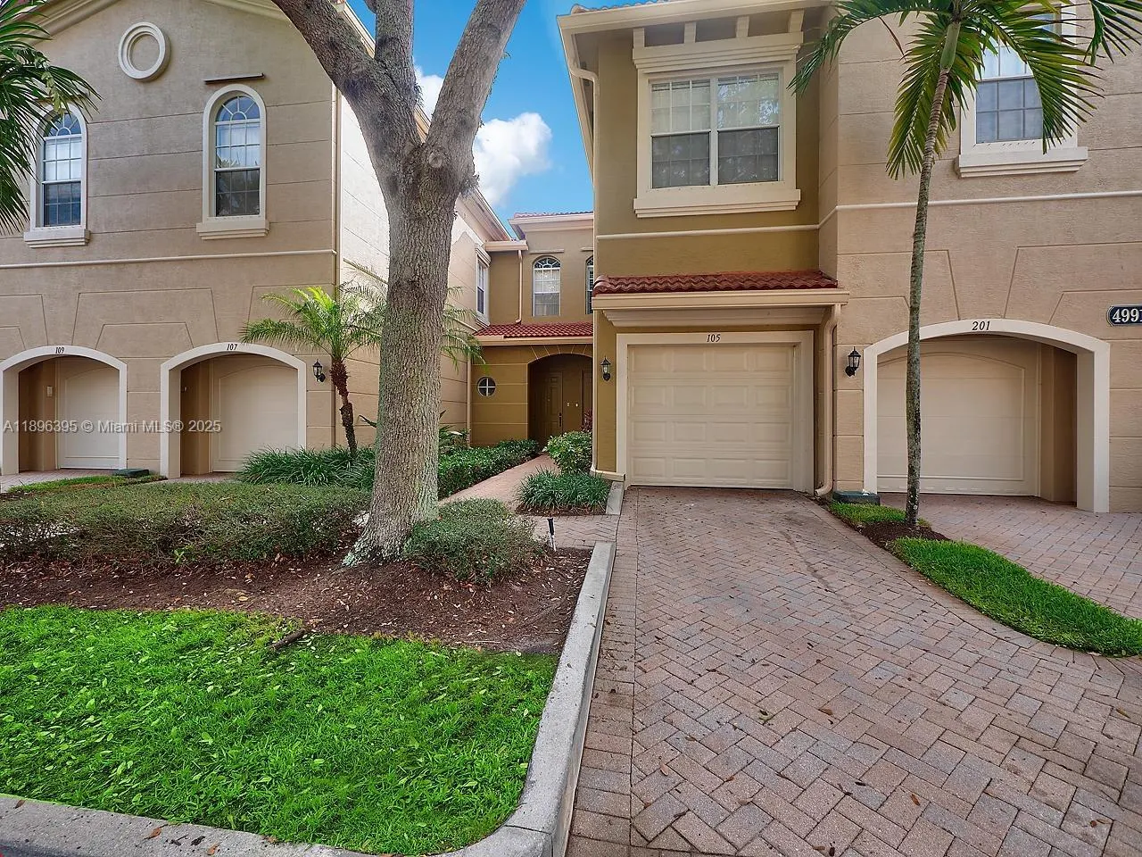 4991 Bonsai Cir, #105